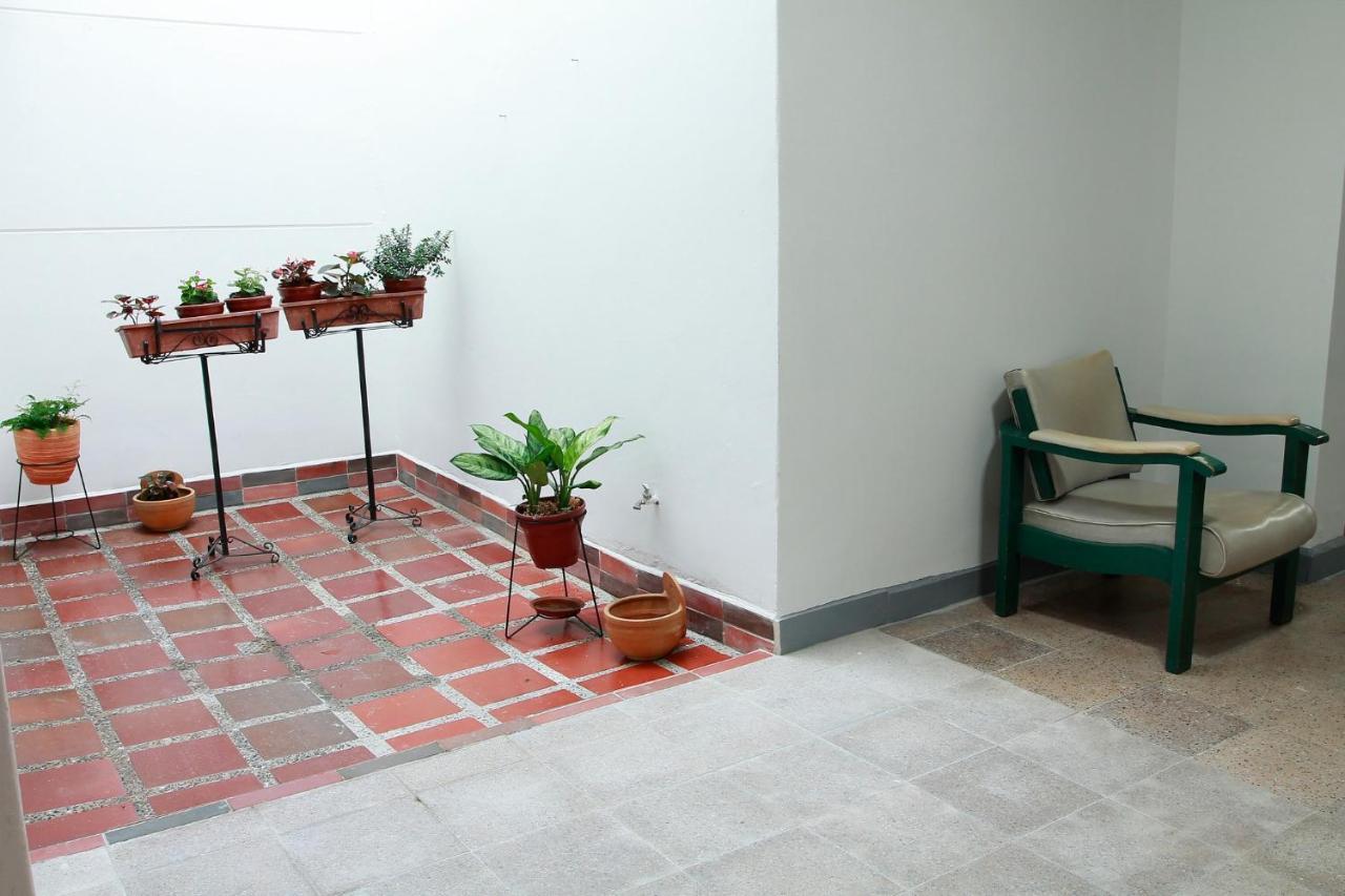 Casa Tuvia Parque Hostel Medellin Exterior photo