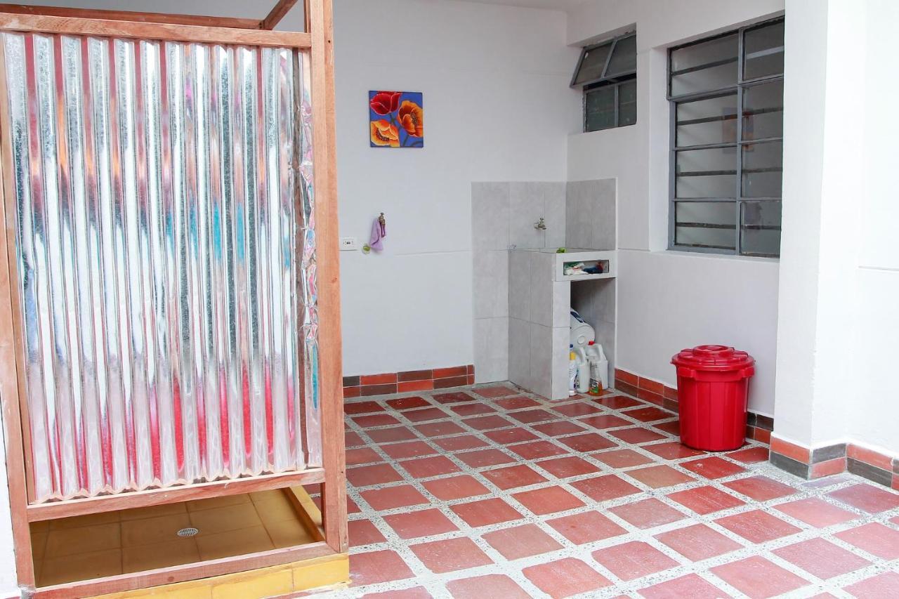 Casa Tuvia Parque Hostel Medellin Exterior photo